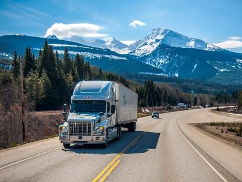 Working as a truck driver in the USA: nuances of the profession