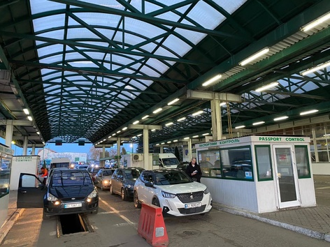 Ukraine is reducing the number of checkpoints at the border to import cars from Europe