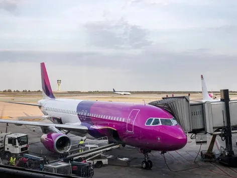 Wizz Air streicht Flüge nach Israel, in die Vereinigten Arabischen Emirate und nach Jordanien: Die Beschränkungen bleiben bis zum 15. März in Kraft