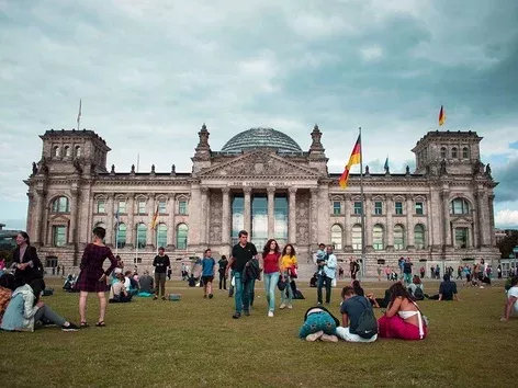 Increased benefits, faster job search and more: what changes await refugees in Germany in 2024