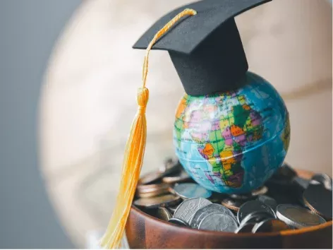 Як вступити до університету за кордоном і де знайти гранти на навчання?