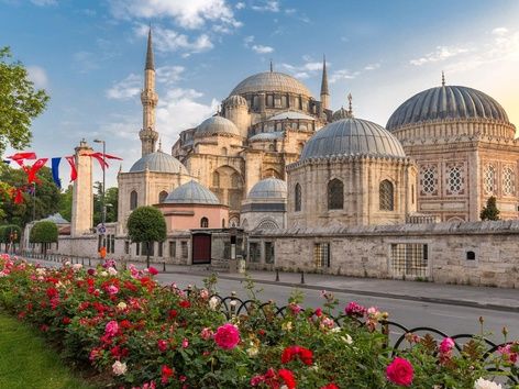 Працевлаштування у Туреччині: затребувані вакансії, як влаштуватись і де шукати роботу