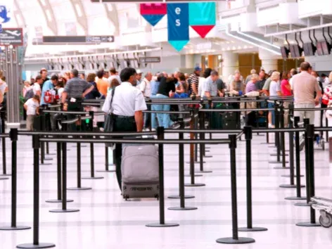 Caos negli aeroporti europei! Come è collegato al nuovo sistema EES e quali sfide stanno affrontando i passeggeri?