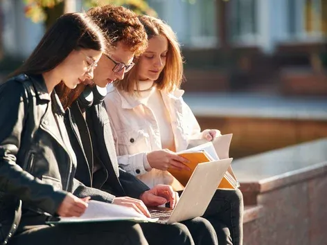 Kosten für die Hochschulbildung in der Ukraine: Studiengebühren nach Studiengängen, Regionen und Hochschulen