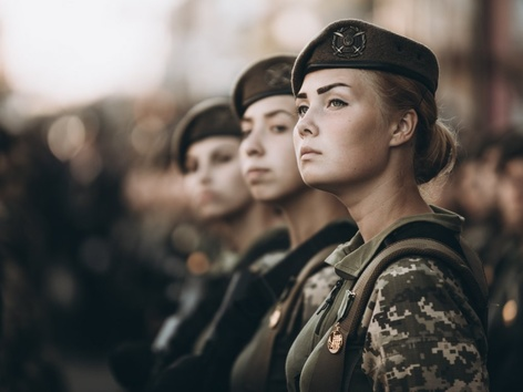 Выезд женщин за границу с 1 октября: окончательное решение Министерства обороны Украины