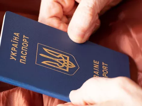 Оформити паспорт за кордоном тепер можна лише за попереднім електронним записом: деталі