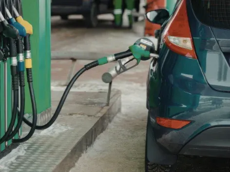 I prezzi dei carburanti in Ucraina stanno diminuendo: quanto costano benzina e gasolio?