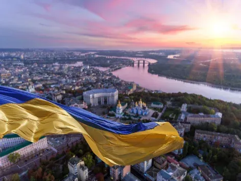 Переводы карт, переводы времени и социальная помощь: что изменится для украинцев в октябре 2025 года