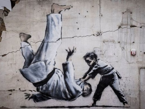 Banksy in Ukraine: seven new murals have appeared in war-torn sites