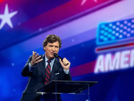 Who is Tucker Carlson and why did putin agree to give him an interview?