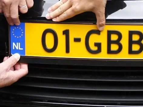 Ukrainian cars in the Netherlands must obtain Dutch license plates by March 4, 2025: how to re-register a vehicle?