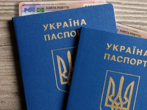 In what cases can Ukrainians in Poland have their residence card cancelled?