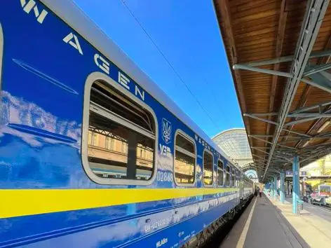 Angriffe auf die Eisenbahn: Dutzende von Zügen um bis zu 7 Stunden verspätet