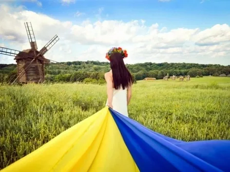 Sollten Sie zur Unabhängigkeitstag nach Ukraine fahren? Solidarität vs Risiken