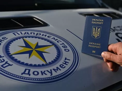 Закордонні філії ДП Документ відновили прийом заяв на оформлення паспортів для чоловіків за кордоном: нові умови