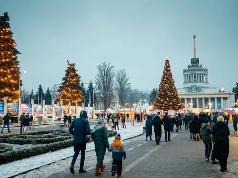 Подготовка к зимним праздникам в Киеве и области: резиденции Святого Николая, продажа елок, катки