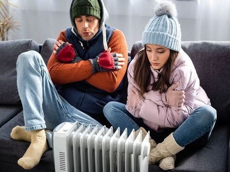 How to keep warm when the apartment is cold: useful and effective tips