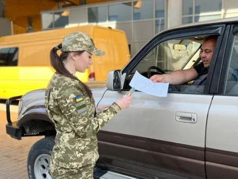 Viaggiare all'estero in auto: le regole per attraversare i controlli di frontiera saranno semplificate per i veicoli passeggeri
