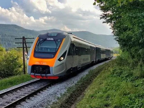 Pociągi do Karpat: Ukrzaliznytsia dodała nowe usługi. Kiedy zaczną kursować?