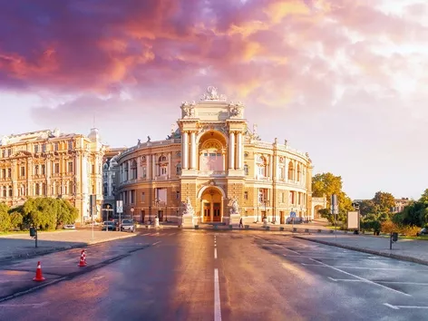 Where to relax at the weekend: the best tours of Odesa for friends and family