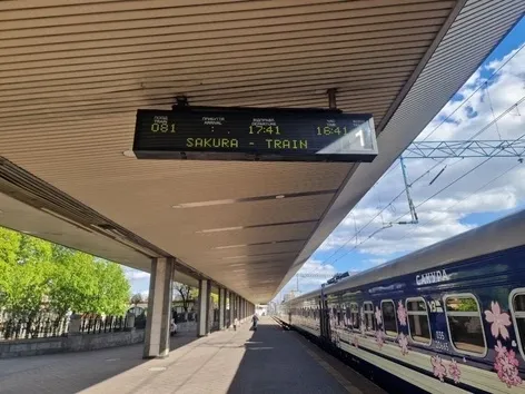 Der „Sakura“-Zug: Kiew–Uschhorod: Ukrzaliznytsia nimmt neue Vorzeigestrecke in Betrieb