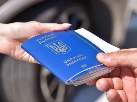 Gli ucraini stanno davvero lasciando il paese in massa: cosa mostrano i dati della NBU e del Servizio di Frontiera Statale