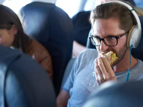 What food can I take on the plane? Rules of popular airlines in 2024