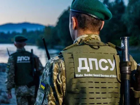 What is the penalty for Ukrainian men for illegal border crossing?