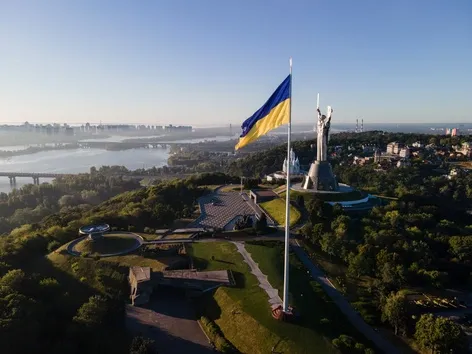 Що зміниться з 1 квітня 2026 в Україні: виплати, пенсії, кешбек і нові правила лікарняних