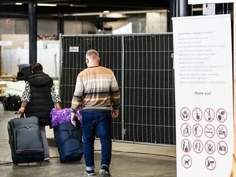 Newly arrived Ukrainian refugees in the Netherlands are detained at Schiphol Airport: reasons