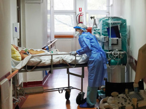How can a foreign doctor get to Ukraine to help colleagues?