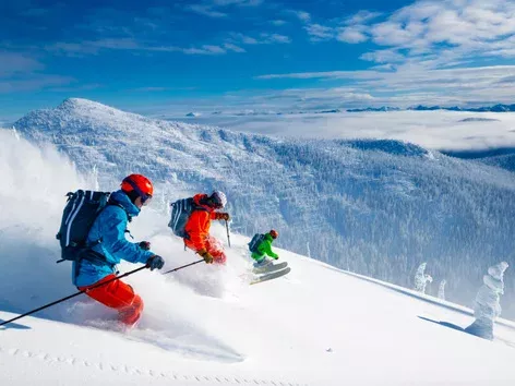 Travel Insurance for skiing and snowboarding trips: take care of the policy when planning a winter vacation