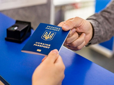 У Кракові та Гданську відкрився центр видачі українських паспортів