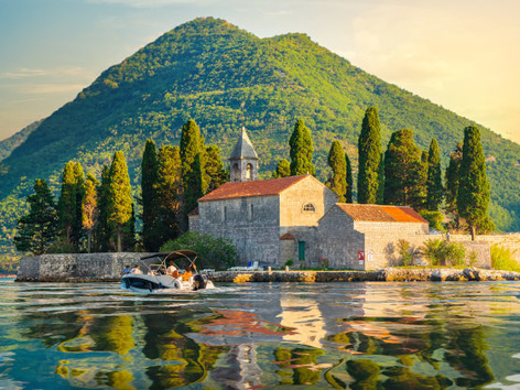 How do Ukrainians live in Montenegro? Travel blogger Yuliya Berkuta tells about her experience