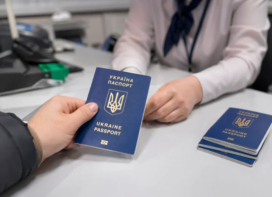 Как украинцам оформить загранпаспорт в консульстве или посольстве: правила, документы и сроки
