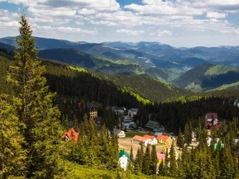 Autumn Dragobrat through the eyes of Visit Ukraine: when the colours of nature become magic