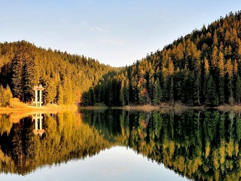 Autumn tours in Ukraine: Paradise trip to the Blue Lagoon in Transcarpathia