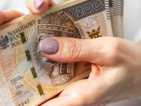 Poland to raise minimum wage next year: details