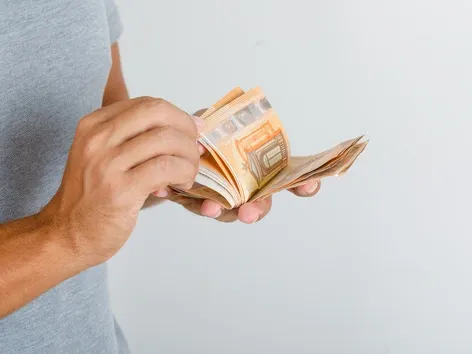 Bürgergeld and Vacation in Germany: How to Get Approval for Your Absence from the Jobcenter and Avoid Losing Your Benefits?