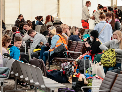 Tent camp at Berlin airport for Ukrainians: accommodation conditions