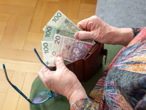 Как получать пенсии гражданам Украины, которые временно проживают в Польше: подробная инструкция