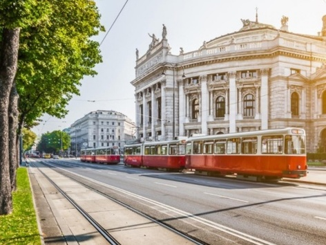 Vienna extends free public transportation for Ukrainian refugees