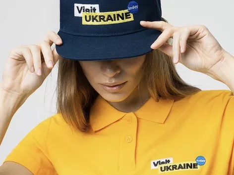 Мерч от Visit Ukraine теперь можно купить и в оффлайн магазине: где посмотреть на новую коллекцию?