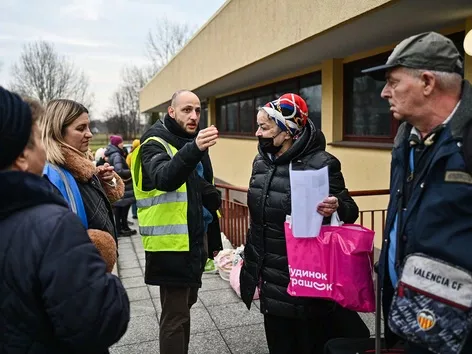 Українців у Польщі будуть позбавляти виплат при виїзді до інших країн: деталі