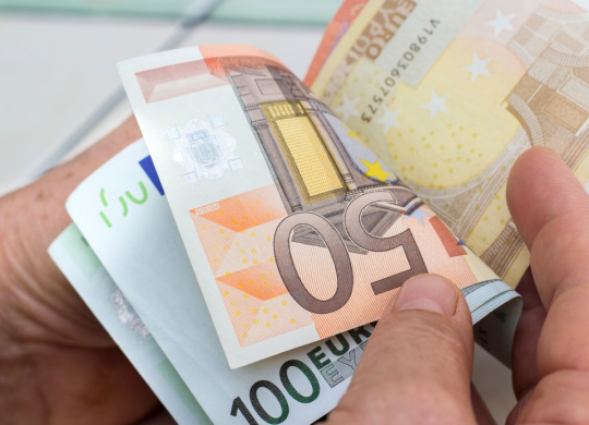 Фінансова допомога українцям в країнах Європи: як оформити виплати (частина 1)