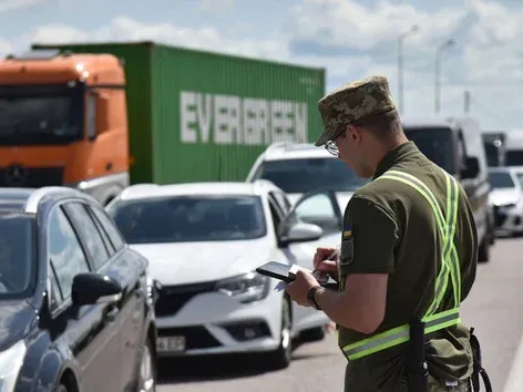 Polizza elettronica vs. polizza cartacea per il confine ucraino: cosa devi sapere