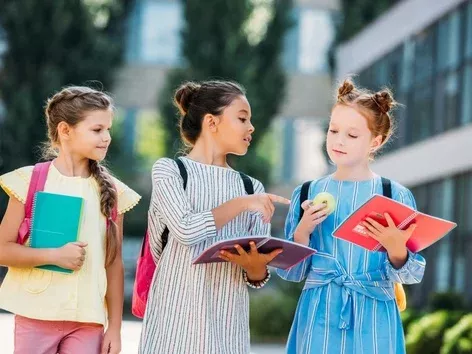 В Польше стартует прием заявок на денежную помощь Dobry Start для школьников: как получить выплату