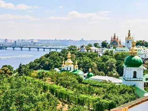 Kyiv is the invincible capital of Ukraine: top tours for the city day