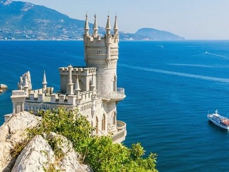 Will there be a tourist season in Crimea: vacation prices and booking dynamics