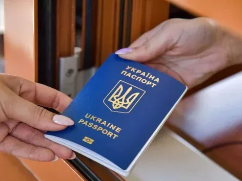 Зміни у порядку оформлення паспорта громадянина України та закордонного паспорта: Зеленський підписав закон